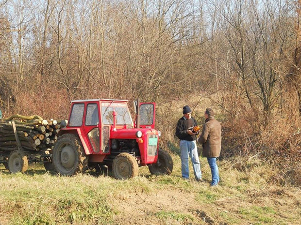 Немар и врлети косе трактористе, а сеоски путеви ризични као и - блато!